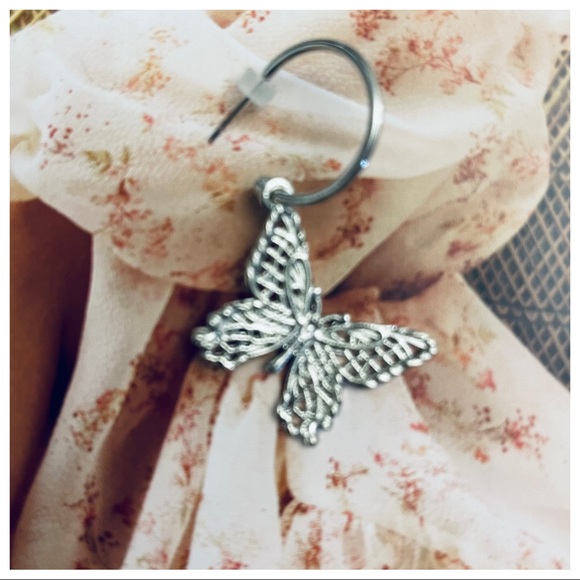 Butterfly drop hoop earrings - Picture 3 of 7